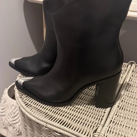 Shutz black leather ankle boots with silver metal toe - Picture 4 of 5